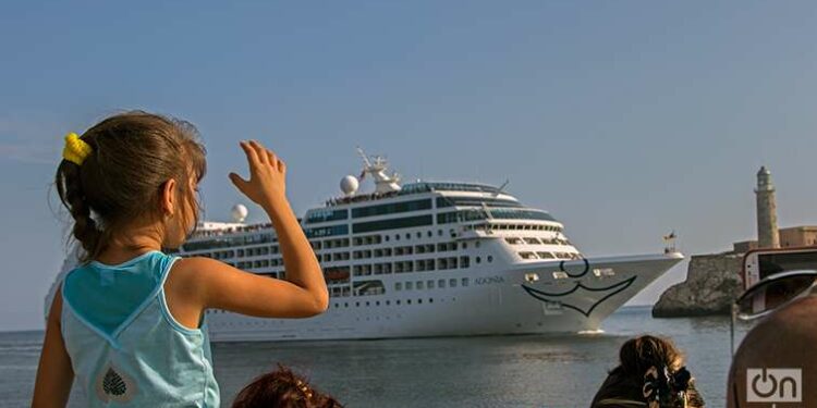 Naviera española proyecta ruta de crucero entre Cuba y la isla mexicana de Cozumel