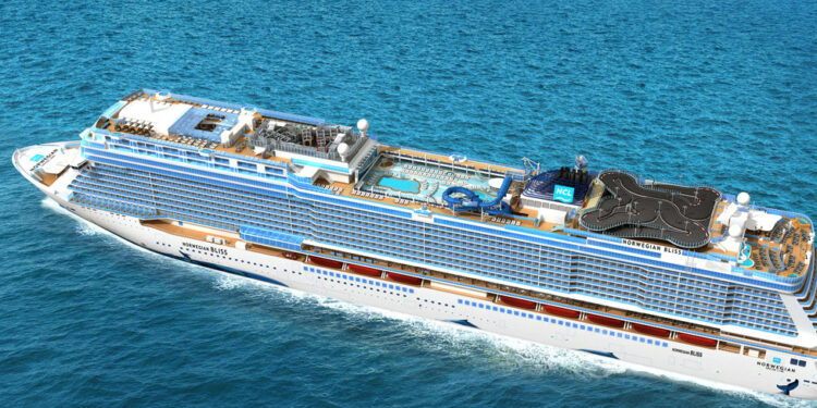 El barco más nuevo y deslumbrante de la naviera Norwegian Cruise Line tiene capacidad para 4 mil 4 huéspedes.
