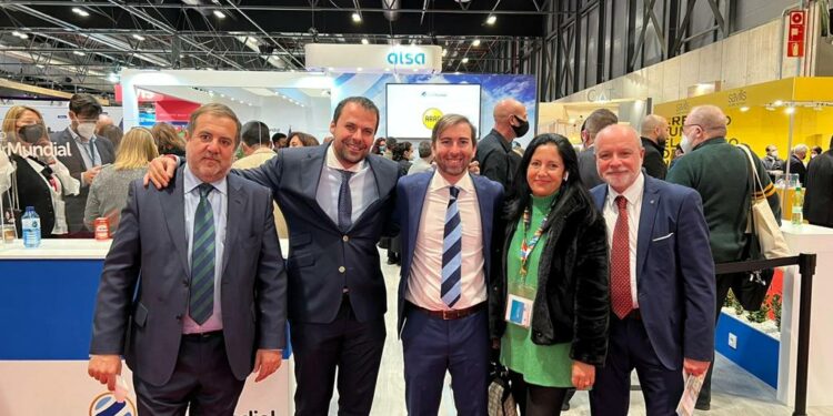 Paco Pepe presenta su flota de vehículos y llega a acuerdos con touroperadores para 2022