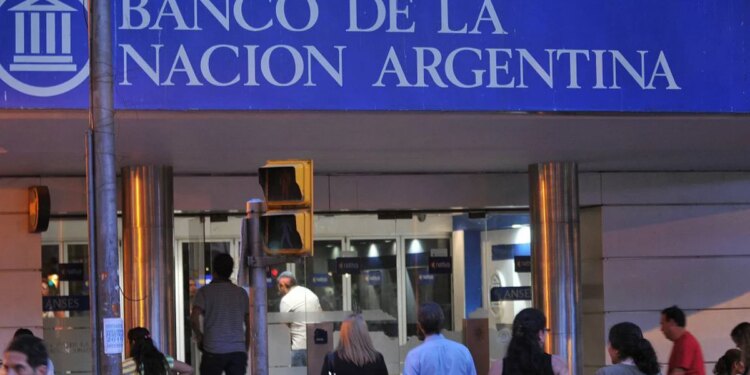 Para agilizar la entrega de 8.000 tarjetas Previaje, un banco abrirá las puertas de 461 sucursales durante el fin de semana
