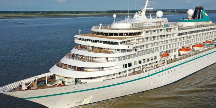 Pasajeros del MS Amera pasan últimos días de crucero encerrados en sus habitaciones