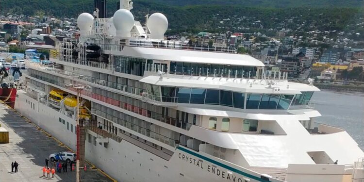 Por una orden de embargo, un crucero que iba a Miami terminó en Bahamas