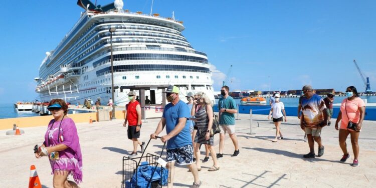 Puertos mexicanos recibirán cruceros con casos de COVID