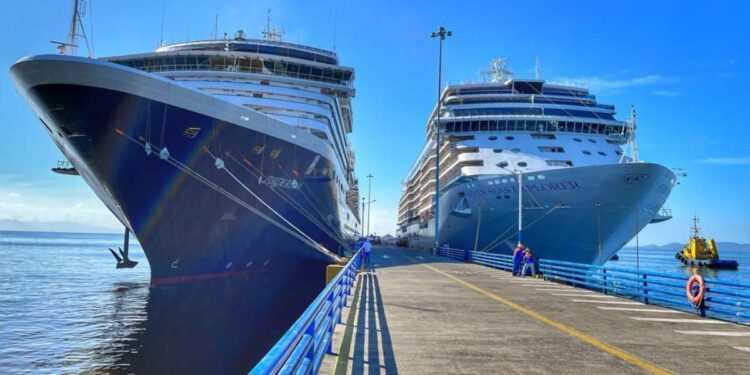 Puntarenas recibe dos cruceros con más de 1.300 turistas