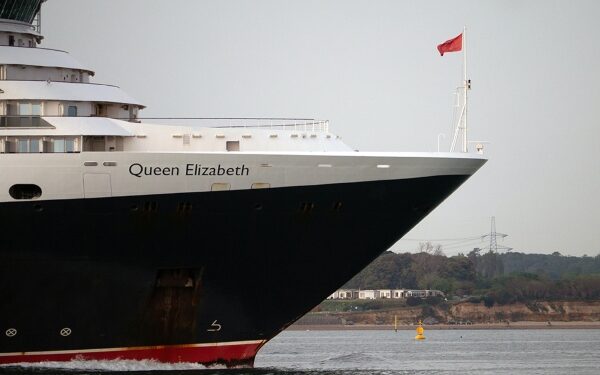 Queen Elizabeth visita Puerto de Lisboa por primera vez en el año