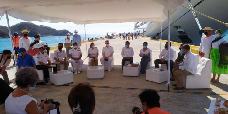 Realizan acciones de vigilancia sanitaria, tras arribo de cruceros a Bahías de Huatulco