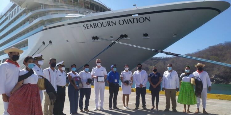 Realizan acciones de vigilancia sanitaria tras arribo de tres cruceros a Huatulco, Oaxaca