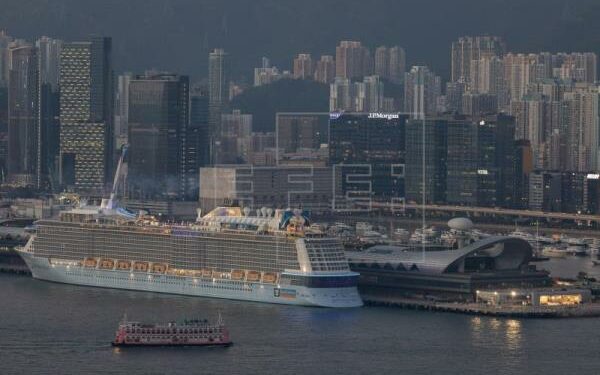 Royal Caribbean cancela cuatro cruceros debido a repunte de la pandemia