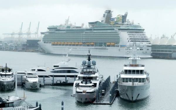 Royal Caribbean cancela cuatro cruceros debido al repunte de la pandemia
