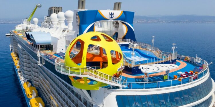Royal Caribbean detecta 55 casos de Covid-19 en un crucero que salió de EU