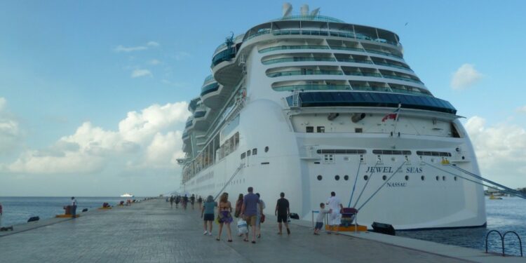 Jewel of the Seas y Symphony of the Seas son los barcos afectados.