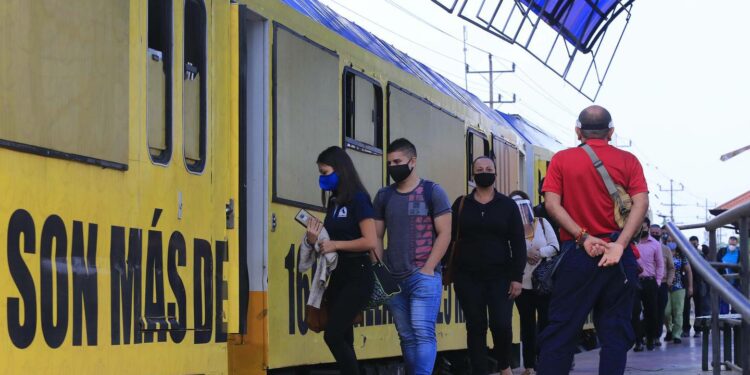 Servicio de tren se reanuda con aumento de viajes