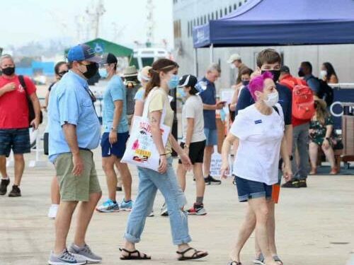 Tachan de irresponsable a «El Químico» por permitir el arribo de «cruceros covid»
