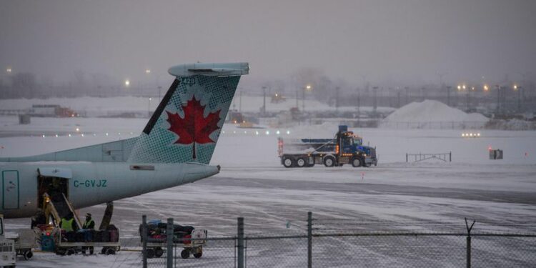 Tormenta invernal azota el este de Estados Unidos y Canadá y trastorna los viajes