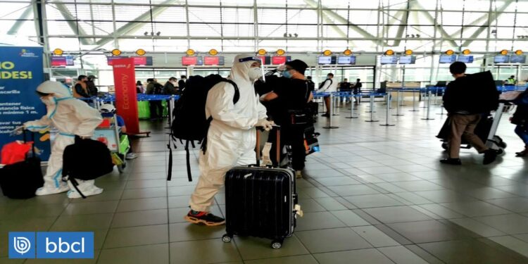Tras baja de viajes por pandemia: EEUU fue el destino favorito de los chilenos en 2021 | bbcl_investiga