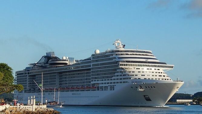 Tripulación de cruceros detenidos en Brasil elevan petición para regresar a los servicios
