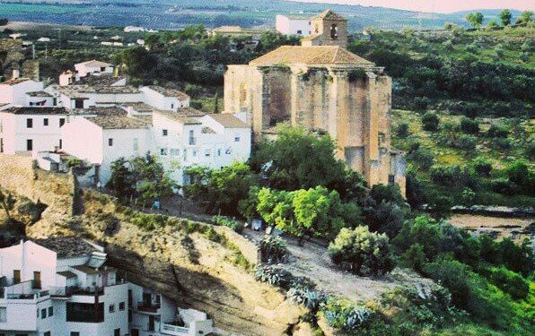 pasando por setenil de las bodegas en c diz spain t20 n9wjv6