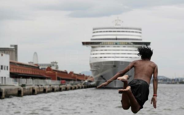 Un crucero atraca en Río de Janeiro con 33 positivos tras suspender la temporada