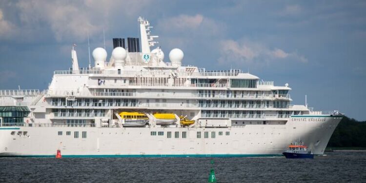 Un crucero que debía atracar en Miami se desvía a Bahamas tras una orden de decomiso