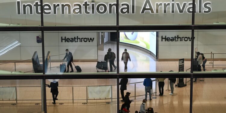 Unos 600.000 pasajeros cancelaron los vuelos en Heathrow en 2021 por la ómicron