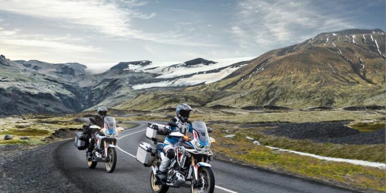 Equipamiento. Indumentaria técnica, casco adecuado, maletas laterales, baúl tipo top case, protector de motor; todo contribuye para que el viaje en moto sea placentero y seguro