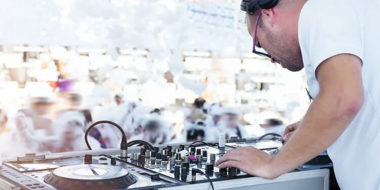 Volvieron los recitales de verano: la agenda para escuchar buena música en la playa y la ciudad
