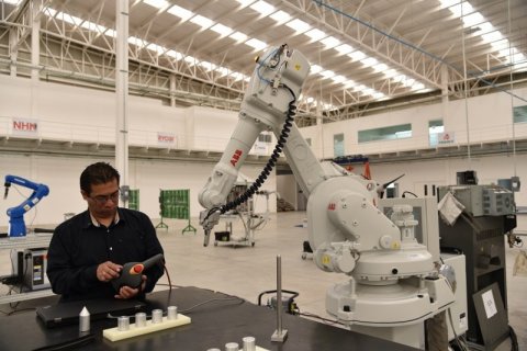 ¿A qué se enfrentan las empresas mexicanas para implementar la automatización?