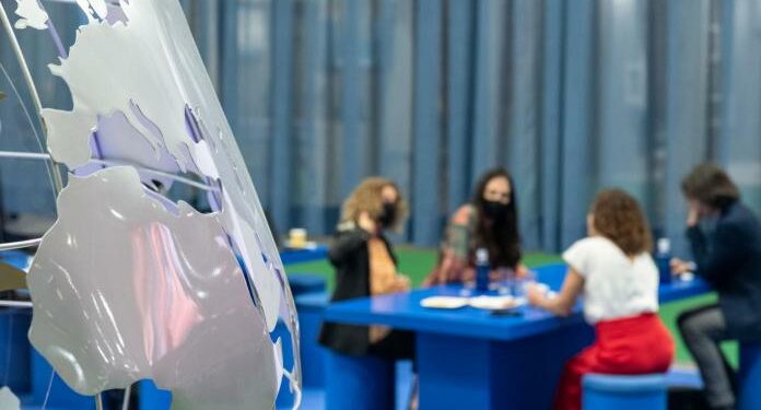 ¿Cuántas empresas y firmas dominicanas participan en Fitur 2022?