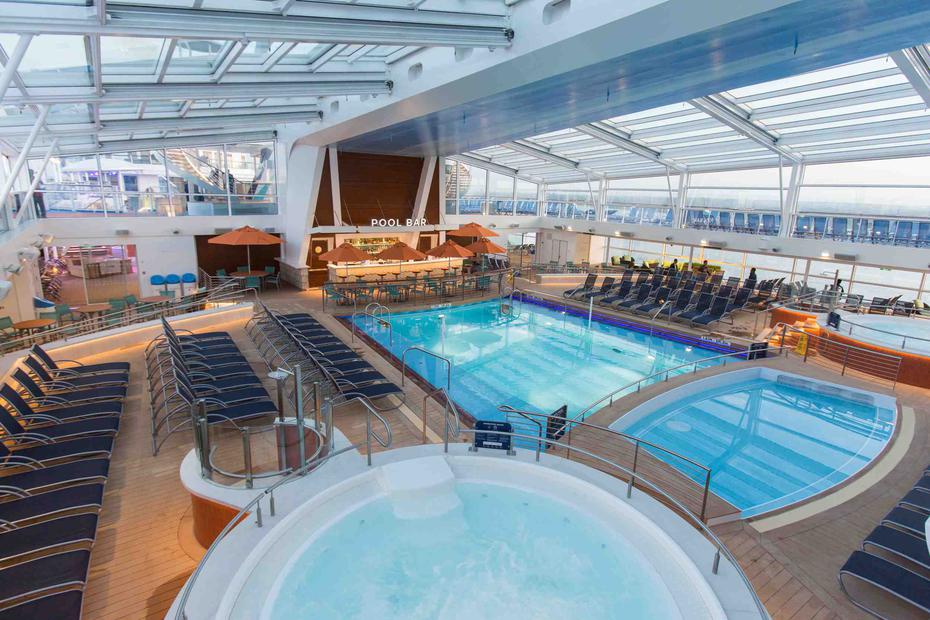 Quantum of the Seas | De Royal Caribbean. Con capacidad para 4,905 pasajeros y una longitud de 1,141 pies ofrece una experiencia similar al Oasis of the Seas. (GFR Media)