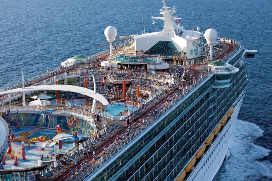 Freedom of the Seas | De Royal Caribbean, Mide 1,112 pies de largo y soporta hasta 4,515 pasajeros. Fue lanzado en 2007 y su puerto principal es en San Juan, Puerto Rico. (GFR Media)