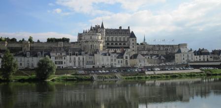 El castillo de Amboise junto al río Loira.