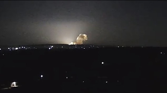 Las imágenes de Kharkiv, la ciudad más grande de Ucrania que se encuentra en la frontera oriental con Rusia, mostraron una explosión que sacudió la región.