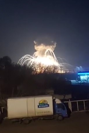Las imágenes mostraron una luz brillante cegadora y una nube de humo.