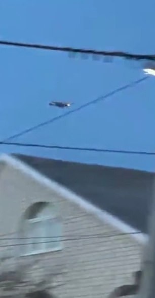 Jet pasó zumbando sobre Dnipro, en el centro-este de Ucrania, en las primeras horas de la mañana