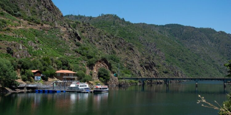 Abierta la reserva de rutas en catamarán por la Ribeira Sacra