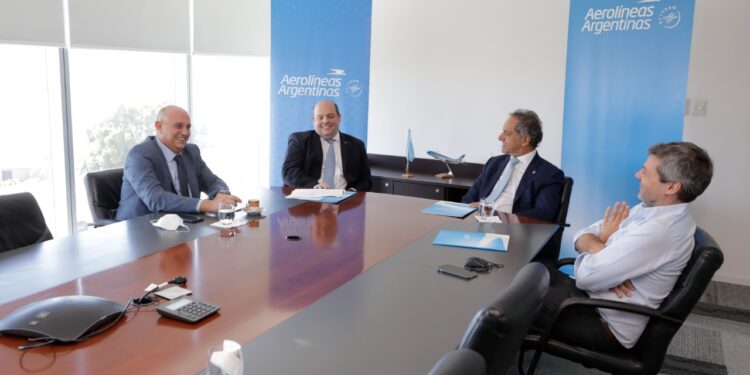 Aerolíneas Argentinas retoma 3 destinos de Brasil desde Aeroparque