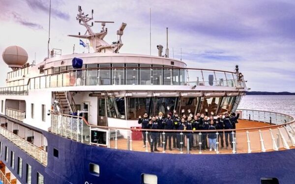 Albatros insta a pasajeros de viajes a la Antártida a evitar comportamiento social de riesgo antes de cruceros