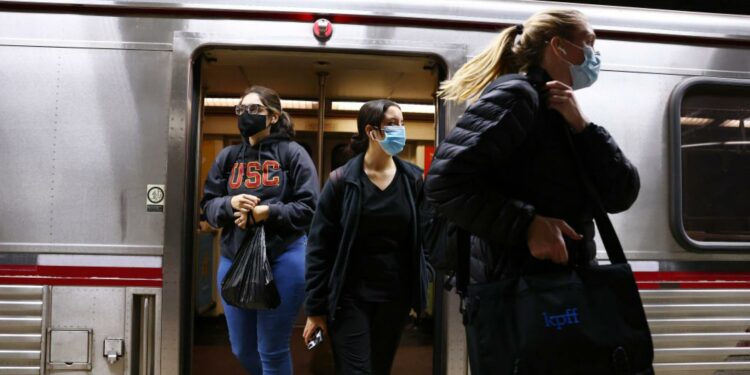 Asistentes al Super Bowl podrán viajar gratis en el Metro de Los Ángeles para llegar al evento deportivo | Video | Univision 34 Los Angeles KMEX
