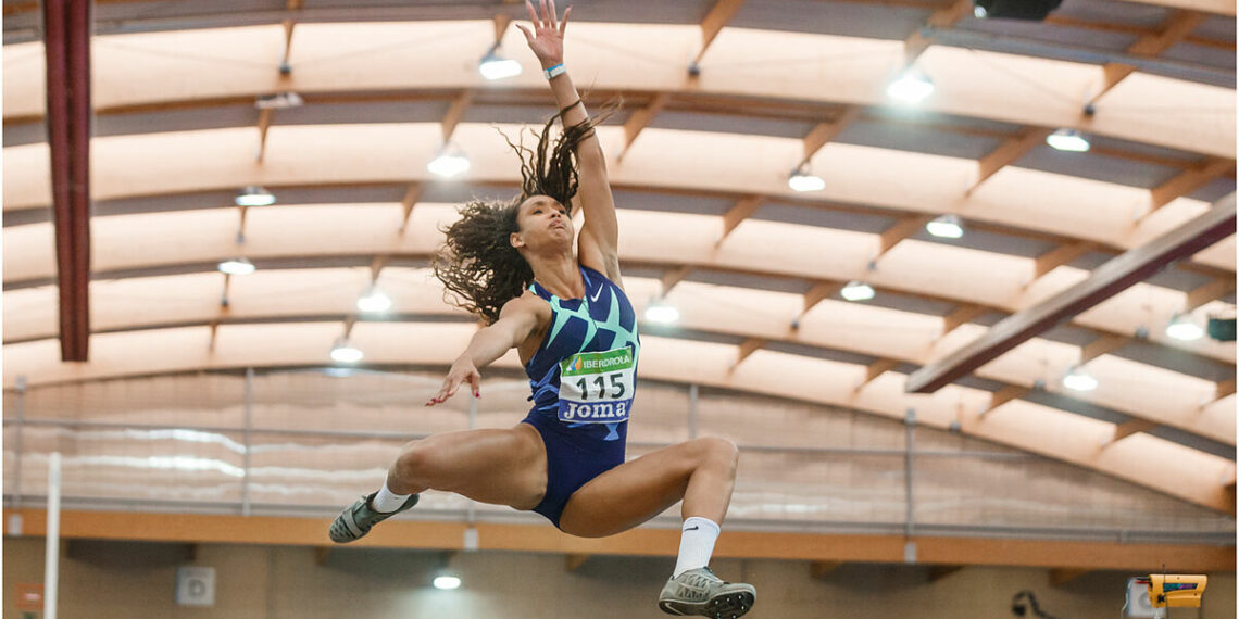 Atletismo: La odisea de viaje de Mara Vicente para competir en la reunin de Lievin