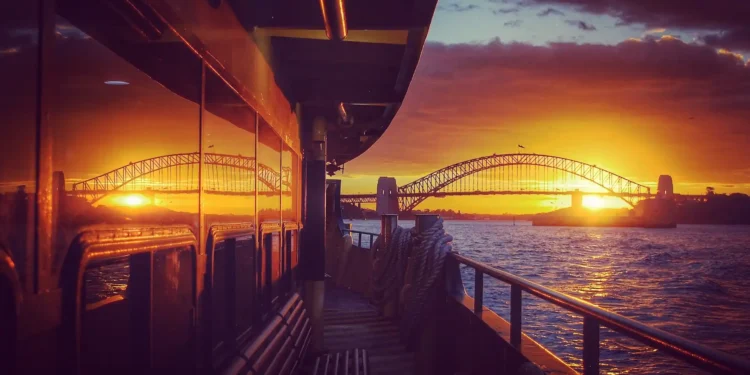 Australia reabre sus fronteras al turismo, pero sin cruceros y casi sin vuelos