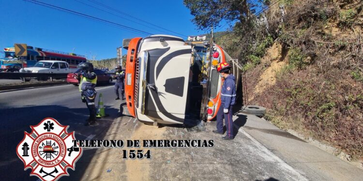 Autobús vuelca en el km 20 de la ruta Interamericana y deja al menos cuatro heridos – Prensa Libre