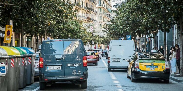 Barcelona aumentará los puntos de recogida de compras on line para evitar "viajes fallidos"