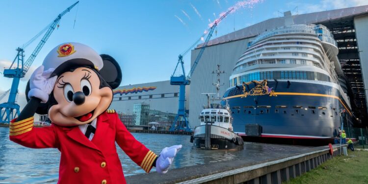 Disney Wish presenta por primera vez a la capitana Minnie Mouse