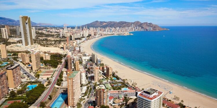 Benidorm, 8 días y 7 noches por 290 euros con pensión completa