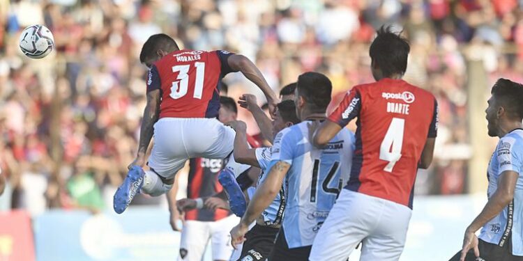 Cerro Porteño, en velocidad crucero - Fútbol