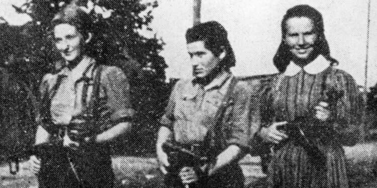 Contrabandistas, espías y la joven de las trenzas rubias: historias de mujeres judías que combatieron a los nazis