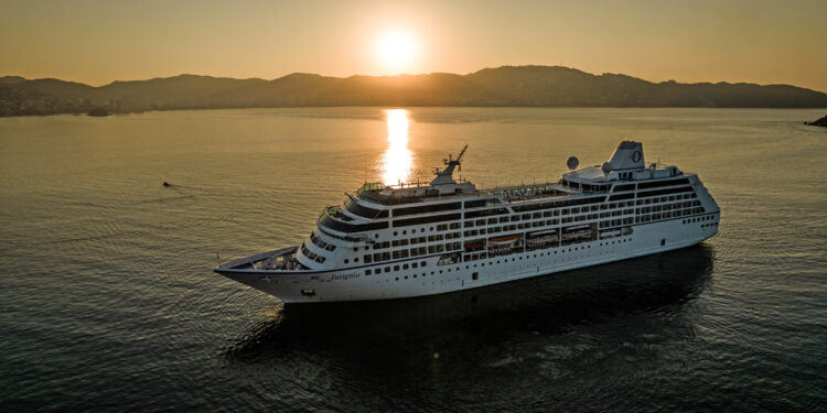 Crucero MS Insignia visitó Acapulco con 750 pasajeros y tripulantes