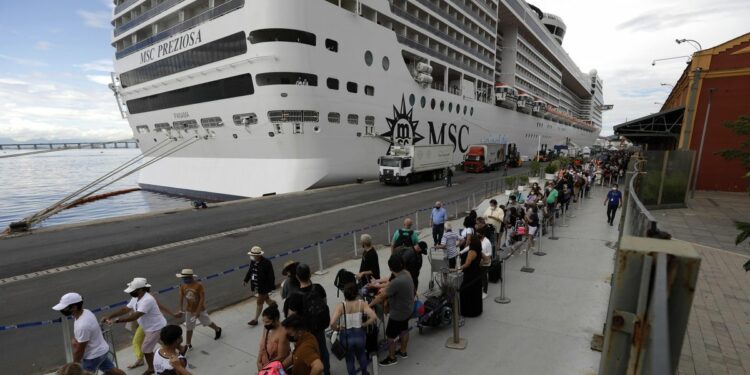 Cuba exporta trabajadores para cruceros en condiciones de semiesclavitud