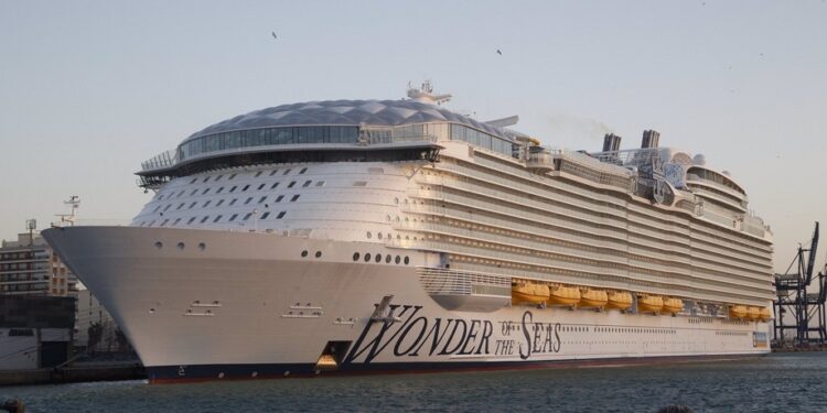 El Wonder of the Seas, un lujo para el puerto de Cádiz