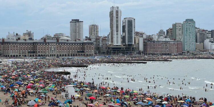 El fin de semana largo de Carnaval consolida la temporada de verano récord